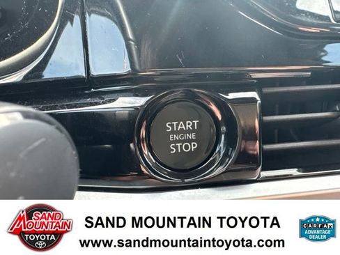 Used 2025 Nissan Pathfinder SL AWD/4WD image 17