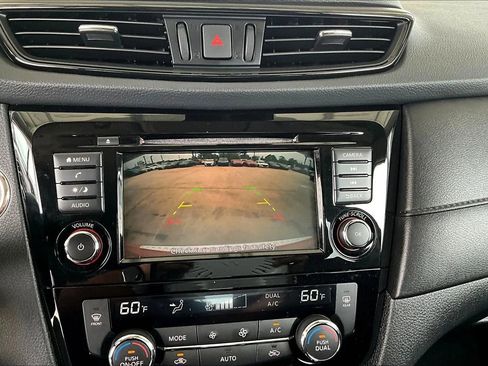 Used 2019 Nissan Rogue SV AWD/4WD image 13
