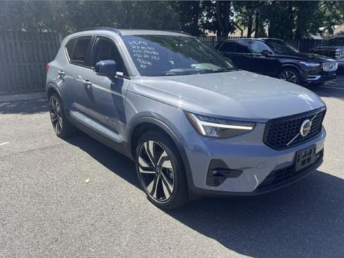Used 2023 Volvo XC40 B5 Plus w/ Climate Package AWD/4WD image 13