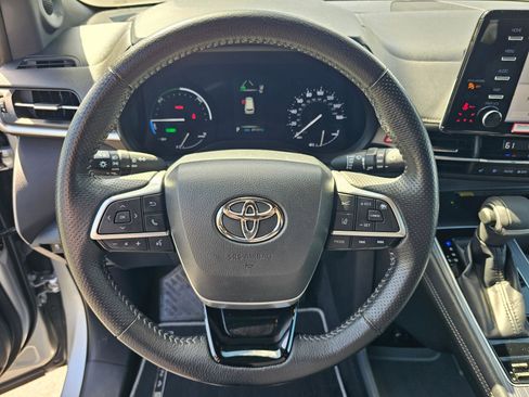 Used 2023 Toyota Sienna XSE AWD/4WD image 20