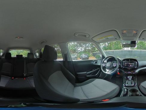 Used 2025 Kia Soul LX w/ LX Technology Package FWD image 40
