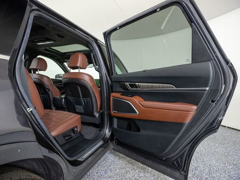 Used 2025 Kia Telluride SX Prestige AWD/4WD image 36