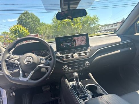 Used 2024 Nissan Altima 2.0 SR FWD image 27
