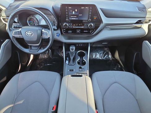 Used 2022 Toyota Highlander LE image 14