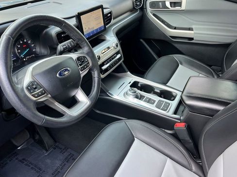 Used 2022 Ford Explorer XLT w/ Equipment Group 202A image 12