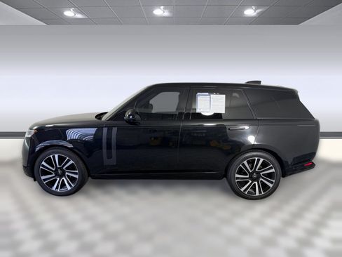 Used 2023 Land Rover Range Rover SE AWD/4WD image 2