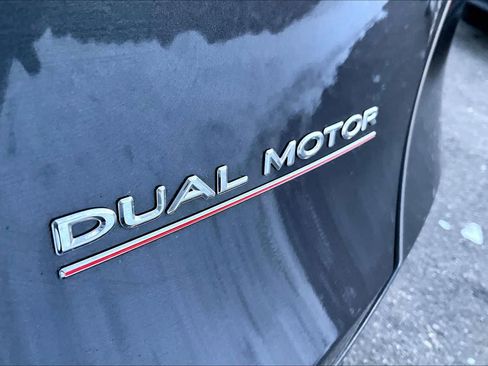 Used 2023 Tesla Model Y Performance image 9