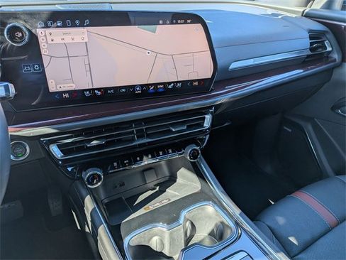 Used 2024 Chevrolet Traverse RS image 23