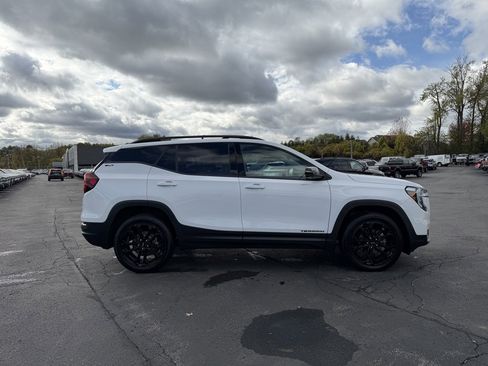 Used 2022 GMC Terrain SLT w/ Tech Package image 7