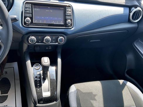 Used 2025 Nissan Versa SV FWD image 18