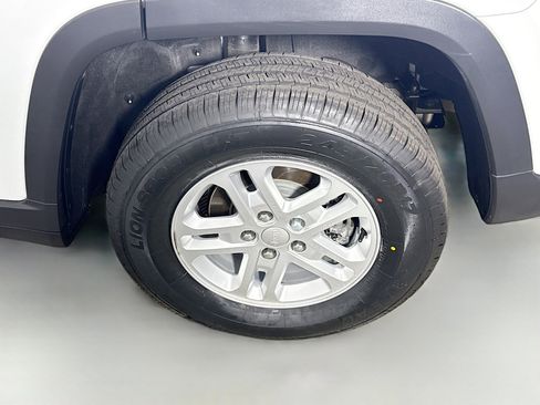 Used 2022 Jeep Grand Cherokee Laredo w/ Luxury Tech Group I image 37