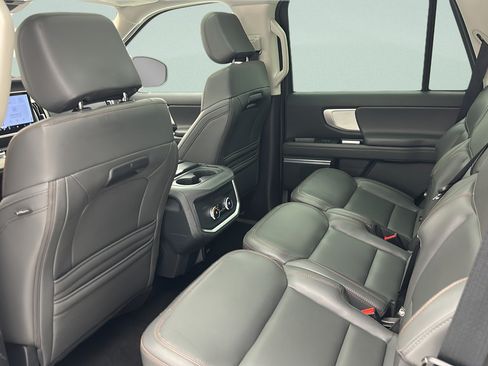 Used 2025 Ford Expedition Active AWD/4WD image 9