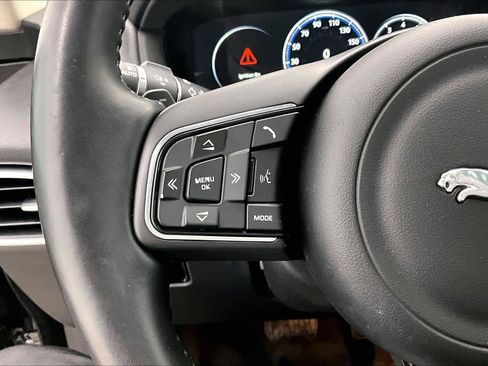 Used 2017 Jaguar F-PACE Prestige image 20