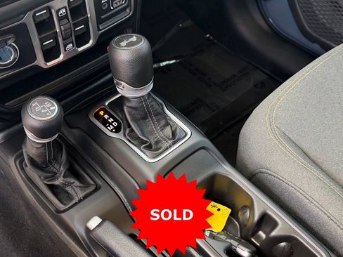 Used 2025 Jeep Wrangler Unlimited Sahara AWD/4WD image 21