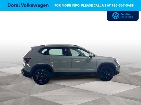 Used 2025 Volkswagen Taos SE FWD image 9