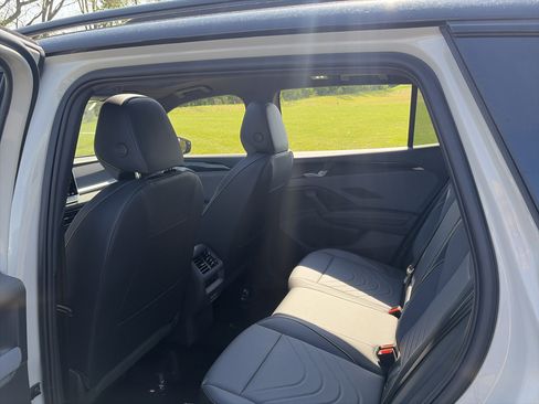 New 2026 Volkswagen Tiguan SE R-Line AWD/4WD image 20