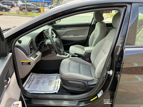 Used 2017 Hyundai Elantra SE w/ Cargo Package FWD image 10