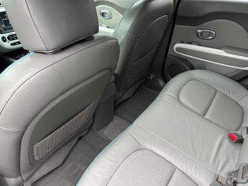 Used 2017 Kia Soul EV + image 4