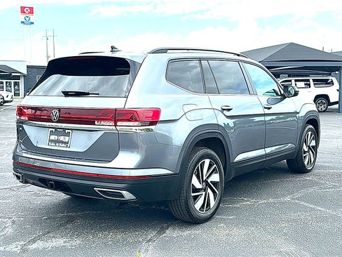 Used 2025 Volkswagen Atlas SE FWD image 8