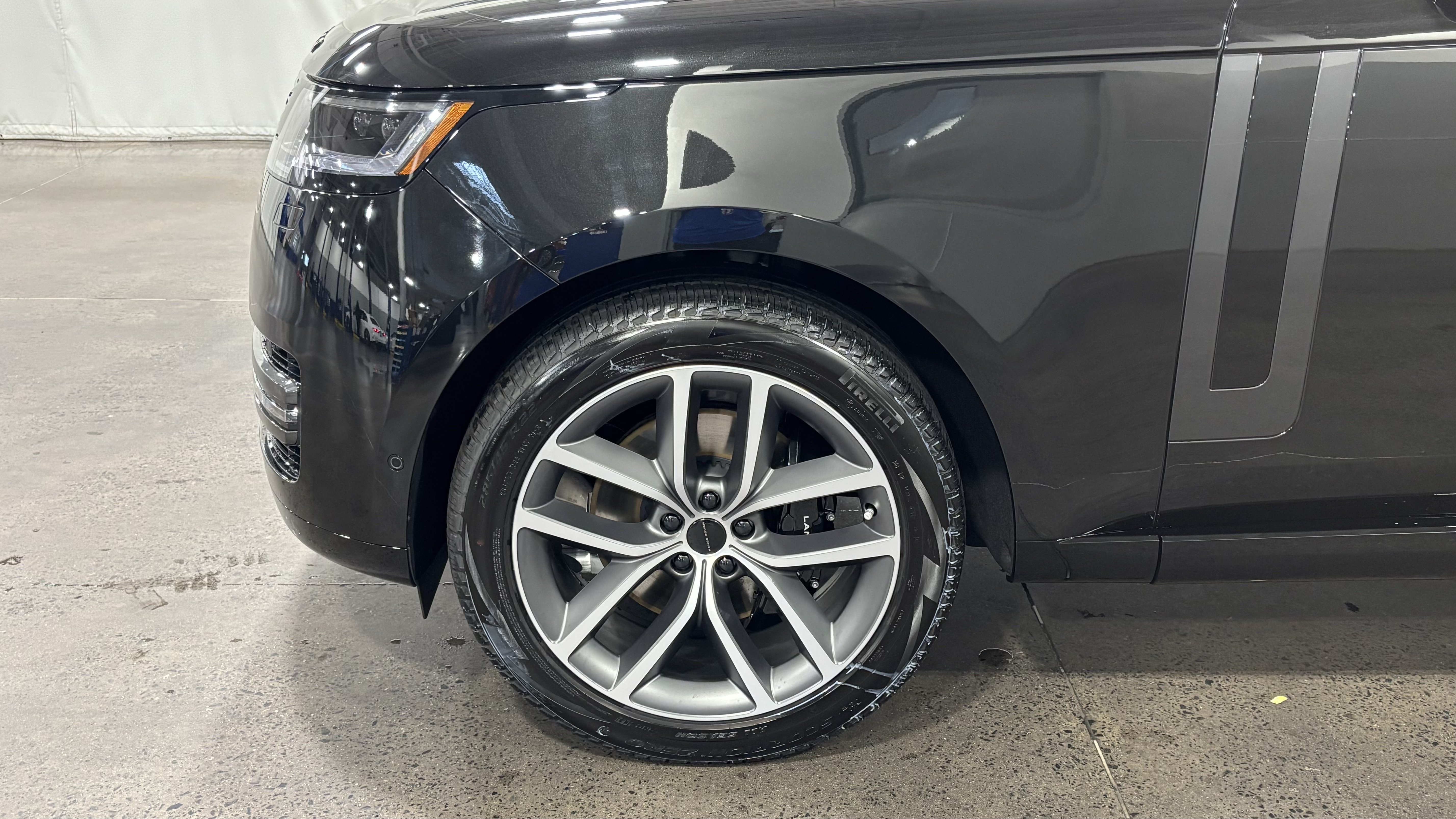 New 2026 Land Rover Range Rover Long Wheelbase SE AWD/4WD image 10