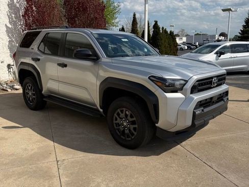Used 2025 Toyota 4Runner SR5 AWD/4WD image 7