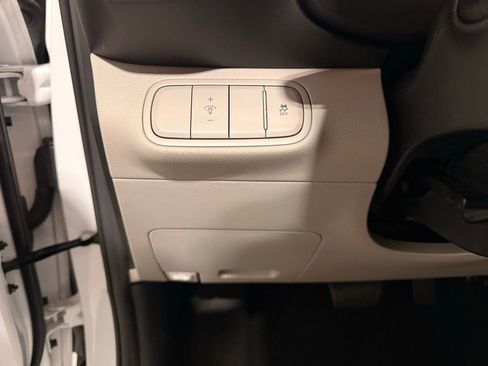 Used 2025 Hyundai Venue SEL FWD image 14