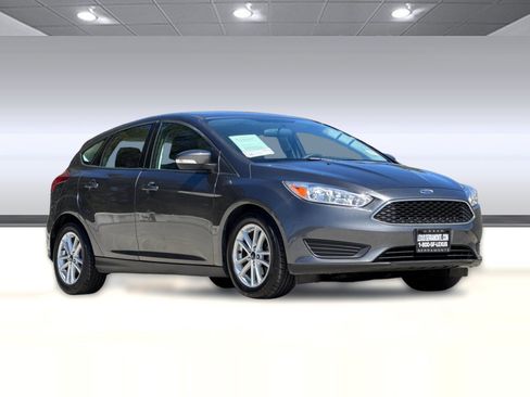 Used 2017 Ford Focus SE FWD image 6