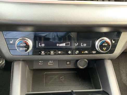 Used 2023 Mitsubishi Outlander SE image 25