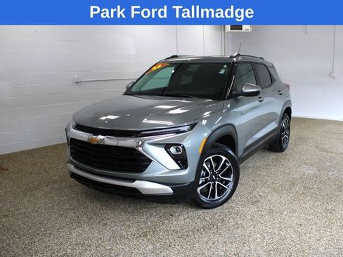 Used 2025 Chevrolet TrailBlazer LT w/ LT Cold Weather Package AWD/4WD image 10