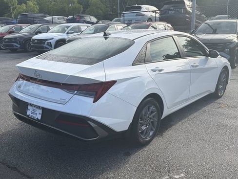 Certified 2026 Hyundai Elantra Hybrid FWD image 7