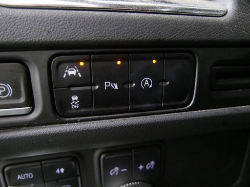 Used 2023 GMC Yukon SLT AWD/4WD image 17