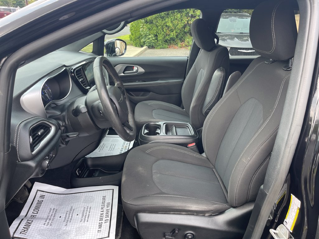 Used 2024 Chrysler Pacifica Touring FWD image 15