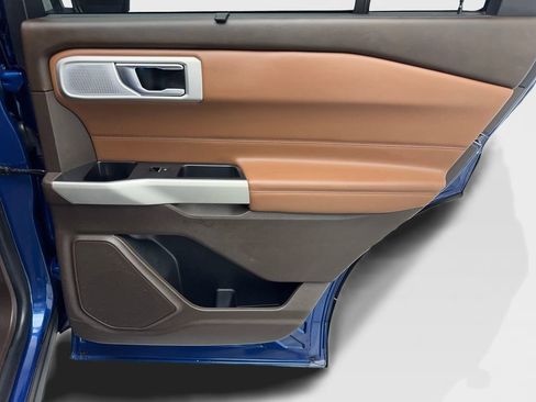 Used 2021 Ford Explorer King Ranch w/ Premium Technology Package image 45