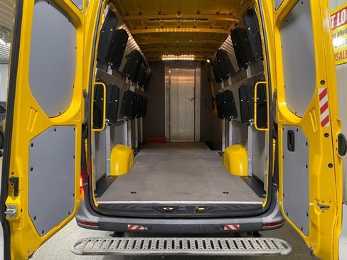 Used 2021 Mercedes-Benz Sprinter 2500 image 7