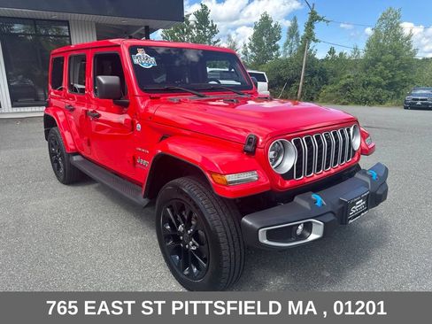 Used 2024 Jeep Wrangler Unlimited Sahara w/ Technology Group AWD/4WD image 10