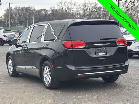 Used 2020 Chrysler Pacifica Touring image 2