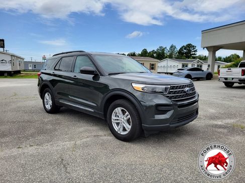 Used 2023 Ford Explorer XLT AWD/4WD image 8