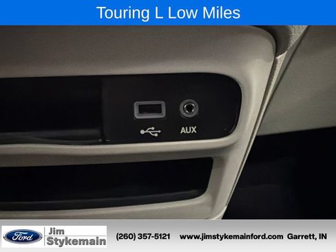 Used 2017 Chrysler Pacifica Touring-L w/ Tire & Wheel Group FWD image 30