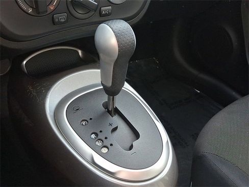 Used 2014 Nissan Juke S image 15