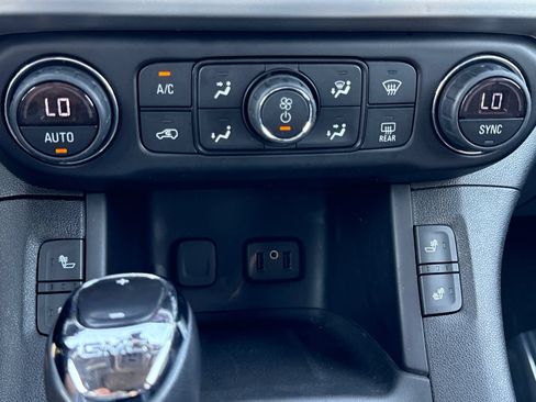 Used 2018 GMC Acadia SLT w/ LPO, Floor Liner Package FWD image 22