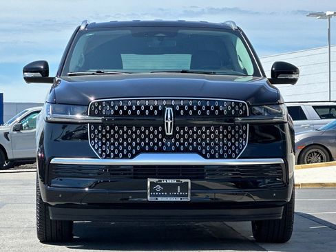 New 2026 Lincoln Navigator L Premier AWD/4WD image 8