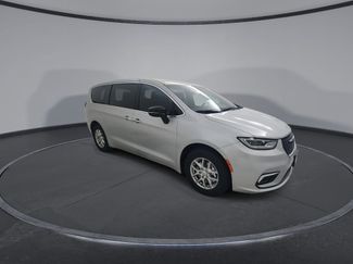 New 2026 Chrysler Pacifica Select video 2