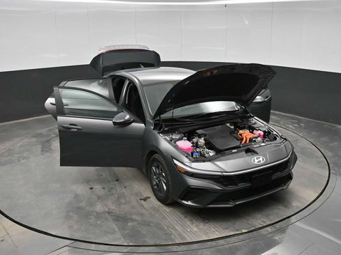 New 2026 Hyundai Elantra Blue image 40