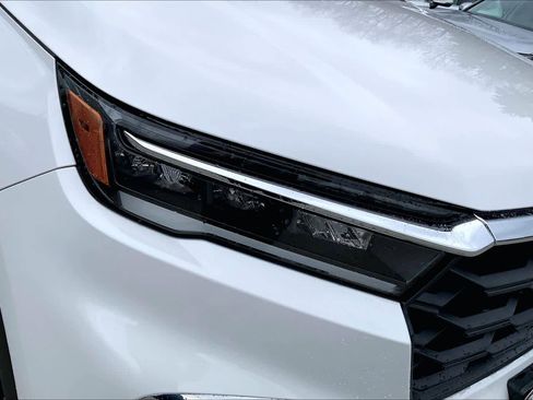 Used 2023 Honda Pilot LX image 27