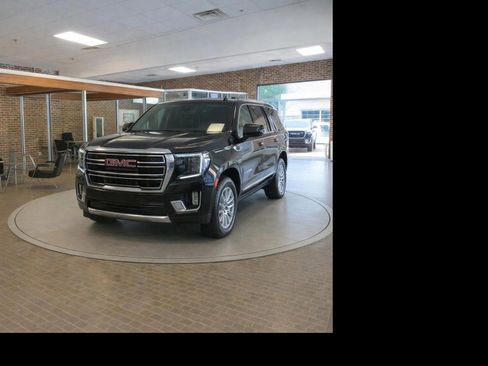 Used 2021 GMC Yukon XL SLT RWD image 1