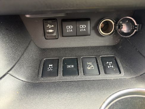 Used 2017 Toyota Highlander XLE AWD/4WD image 22