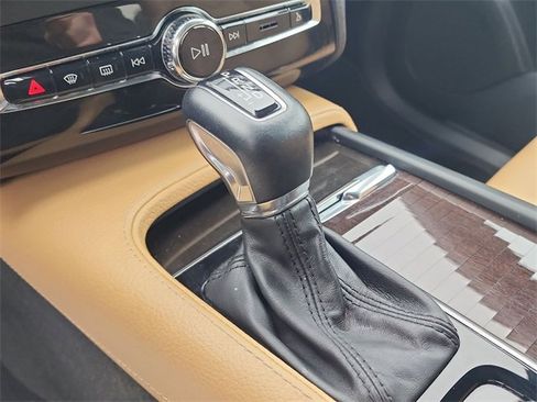 Used 2018 Volvo XC90 T6 Momentum w/ Momentum Plus Package image 27