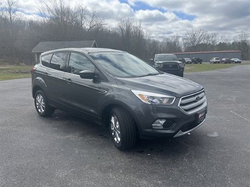 Used 2019 Ford Escape SE image 3
