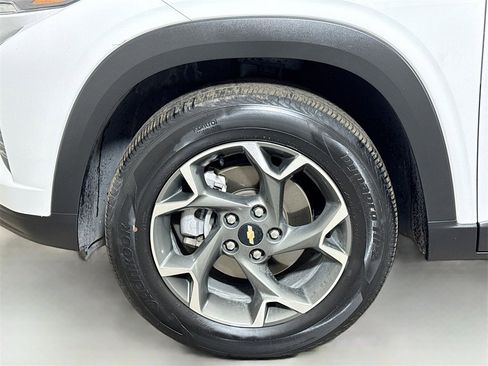 Used 2024 Chevrolet Trax LT image 27