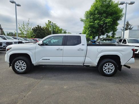 Used 2025 Toyota Tacoma SR5 AWD/4WD image 4